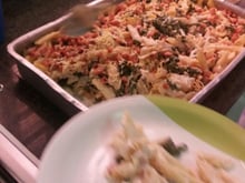 Macarrão molho branco com brócolis