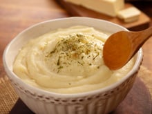 Dica de jurado do MasterChef: “Para fazer um purê de batatas incrível, você precisa adicionar uma colher de chá de fermento em pó.”