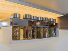 Como organizar temperos na cozinha: confira ideias de organização