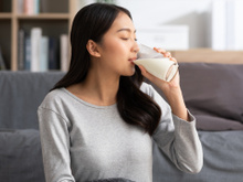 Estudo revela bebida que pode reduzir o risco de câncer de intestino: um copo por dia já oferece benefícios