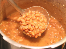 O segredo de um feijão cremoso e muito saboroso que dura até 5 dias na geladeira