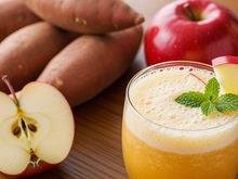 Nem suco de laranja, nem de morango: esse suco de suco de inhame com maçã é repleto de antioxidantes e outros benefícios