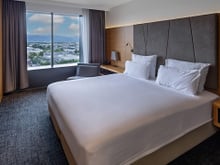 Por que as camas de hotel sempre têm vários travesseiros e um lençol? Se você já se questionou sobre isso, o TudoGostoso tem a resposta
