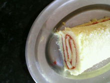 Rocambole com recheio de goiabada.