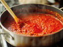 Nunca mais comprei molho de tomate pronto desde que aprendi essa receita que fica pronta em 10 minutos e é muito mais saborosa