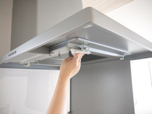 Sem vinagre ou bicarbonato de sódio, este "líquido dourado" remove gordura e depósitos em poucos minutos