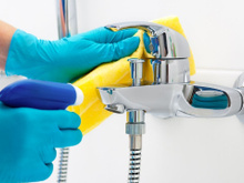 4 lugares no seu banheiro que você esquece de limpar, mas que precisam de limpeza diária ou semanal