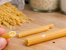 O que significa quando o macarrão aparece com uma marquinha branca e por que você deve descartar