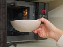 A pergunta que não quer calar: o micro-ondas representa um perigo para a saúde e os alimentos? A ciência tem a resposta