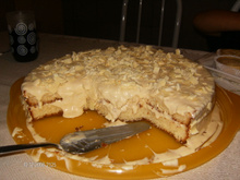 Bolo falso de chocolate branco