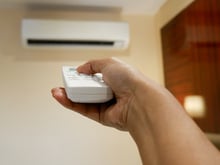 Nesse calor, descubra a temperatura certa do ar-condicionado para gelar o ambiente e não estourar a conta de luz