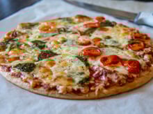 Sem lactose e sem glúten: essa é a massa de pizza perfeita para um lanche saboroso e acessível