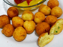 Pão de queijo frito