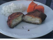 Filé de frango à milanesa com recheio de queijo