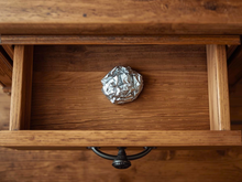 Pouca gente sabe, mas o papel alumínio ajuda a eliminar cheiro de mofo nas gavetas