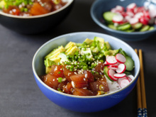 Conheça o poke, prato havaiano que está conquistando os brasileiros