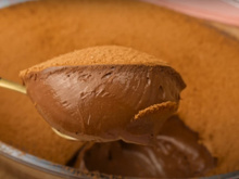Nem leite condensado, nem forno: creme de chocolate tipo mousse é a sobremesa de liquidificador mais deliciosa que já comi na vida e fica pronto em 5 minutos