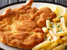 Frango à milanesa crocante: todos se esquecem dessa etapa, mas é a primeira coisa a ser feita antes de fritar