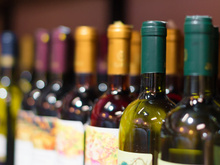 Já salva, anota ou printa e manda pra quem bebe vinho Reservado: o que você precisa saber sobre a bebida, segundo esse sommelier