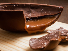 Ovo de Páscoa recheado de doce de leite