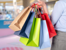 Se você tem sacolas de papel em casa, você tem um tesouro: 5 maneiras de aproveitar esse item no dia a dia