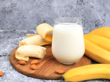 Leite de banana é o leite vegetal mais barato que você pode fazer em casa: aprendi essa receita com uma vegana e meus filhos realmente adoram