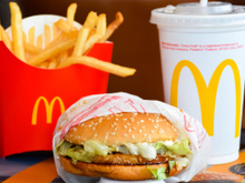 Como comer de graça no McDonald's para sempre? Saiba como funciona o sistema exclusivo que até o Bill Gates possui
