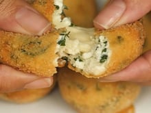 Esqueça o lanche de sempre: este bolinho de ricota e espinafre do TudoGostoso é fácil de fazer e fica delicioso