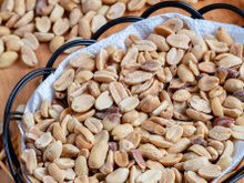 Amendoim torrado na airfryer: petisco fácil e delicioso para receber os amigos em casa!