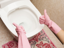 Nunca mais esfreguei vaso sanitário desde que descobri como fazer essas bombas de limpeza caseira