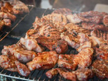 Perguntei ao açougueiro qual o melhor corte de carne de porco para grelhar: "Todo mundo acha que é o pescoço, mas..."