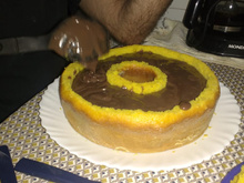 Bolo de cenoura recheado com chocolate