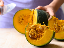 Truque ajuda a cortar a abóbora com casca com facilidade - se quiser, você consegue descascar com uma colher!