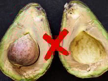 Essa é a forma correta de armazenar abacate cortado para durar até 3 dias