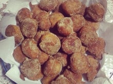 Bolinho de chuva crocante e delicioso