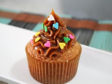 Cupcake com passo a passo de como rechear
