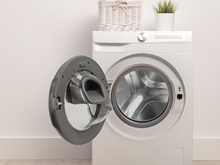 Muitas pessoas deixam a tampa da máquina de lavar aberta para evitar mofo, mas isso pode se tornar um problema