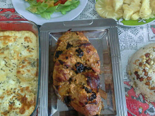 Pernil de porco recheado com ameixas
