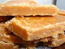 Impossível comer só um pedaço! Aprenda como fazer doce de leite em pó de corte