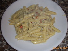 Macarrão penne ao molho de peixe