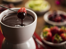 Fondue de chocolate: deixe as noites de inverno muito mais gostosas