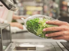 Alface embalada de supermercado, análise laboratorial. Todas as variedades estão contaminadas