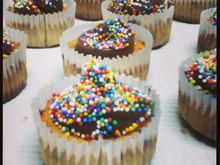 Muffin com gotas de chocolate e coco