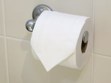 Não é o que você pensa: existe um motivo muito especial para o hotel sempre desenhar um triângulo no papel higiênico