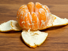 Poucas pessoas sabem, mas você deve colocar as cascas de tangerina perto de portas e janelas