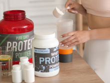 Não caia em golpes ao comprar whey protein na Black Friday: existe um cálculo para descobrir se um whey é de boa qualidade