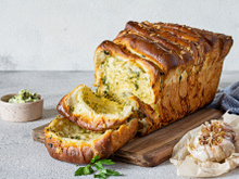 Pão de alho sanfoninha com massa caseira: desde que aprendi essa versão, nunca mais fiz de outro jeito