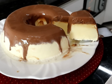 Pudim de sorvete com calda de chocolate: como fazer a sobremesa que surpreende, mas é fácil de fazer