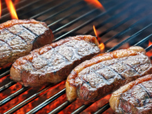 Vai fazer churrasco com a família no fim de ano? Esse é o truque que deixa até a carne de segunda macia