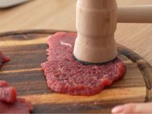 Carne dura nunca mais: veja 6 truques com ingredientes simples, segundo o TudoGostoso